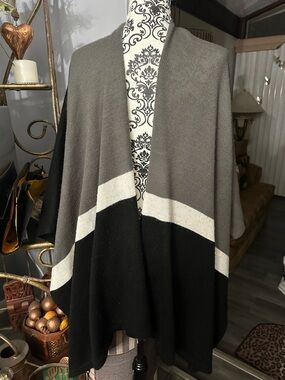 Colorblock Knit Wrap - Gray, Black & Cream